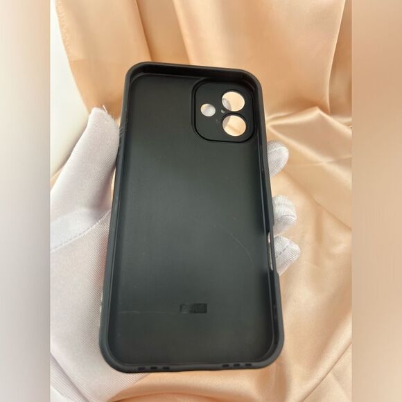 Patterned IPhone 16 plus Case - Picture 5 of 5